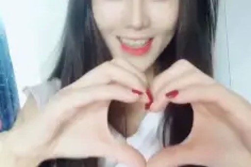 打假网红盯上李亚鹏指出他就是个老赖做公益的行为都是假的